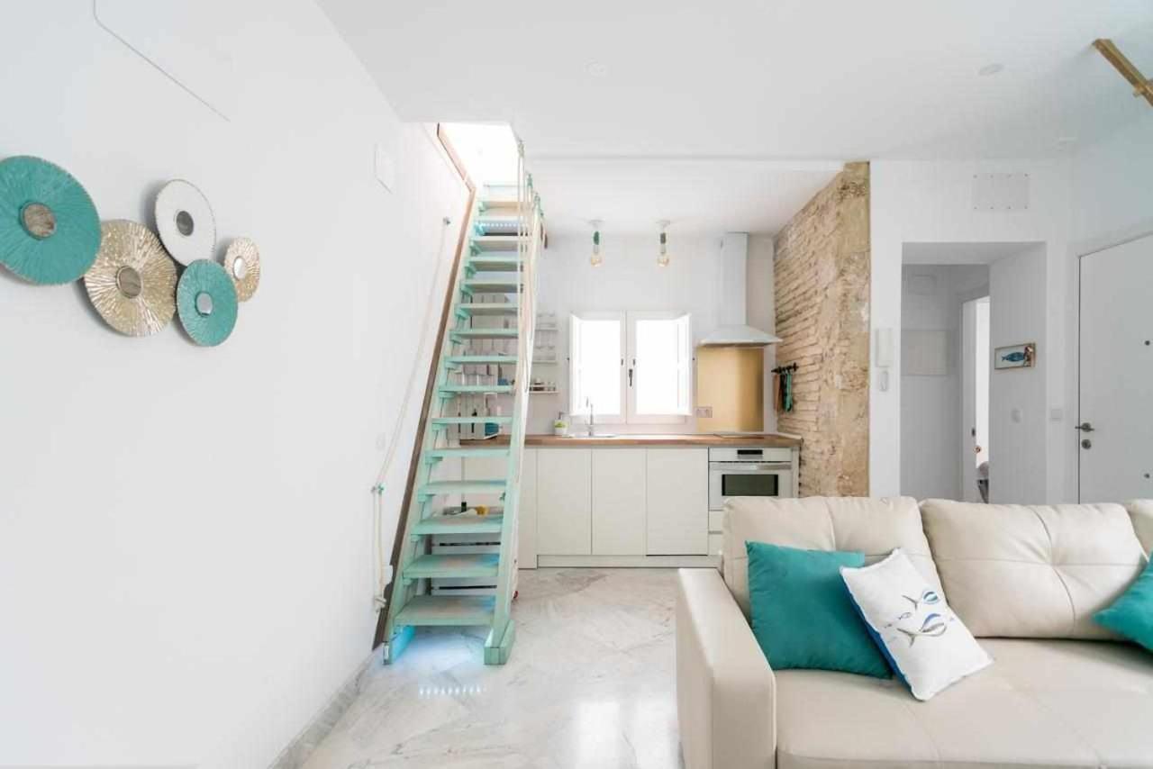 Fantastico Atico En El Casco Antiguo En A La Pla Apartment Cadiz Luaran gambar