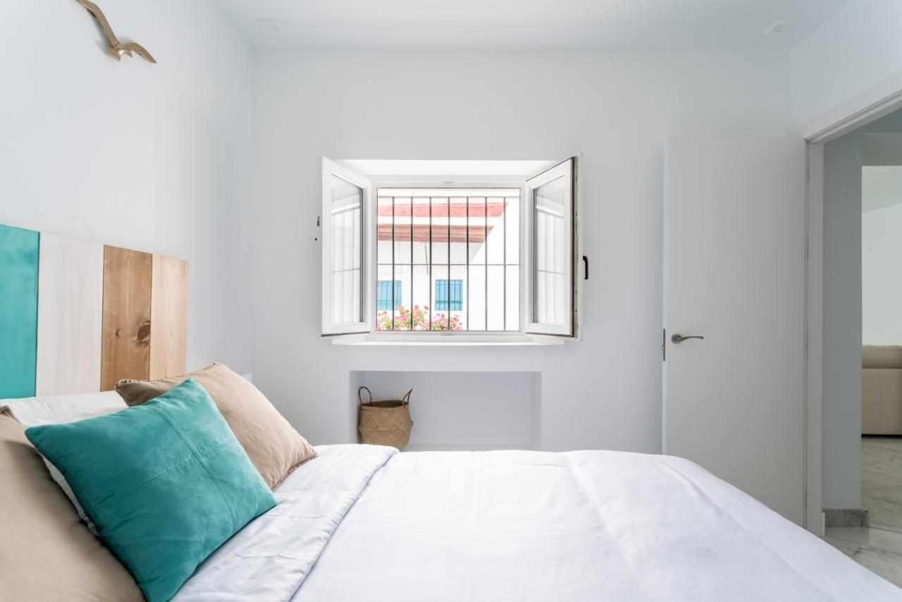 Fantastico Atico En El Casco Antiguo En A La Pla Apartment Cadiz Luaran gambar